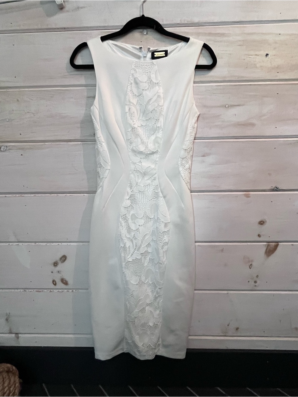 Alexia Admor White Sleeveless Lace-Panel Midi Dress